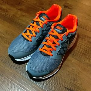 NWT Nike Downshifter 6 (GS/PS) Boys Sz 4.5